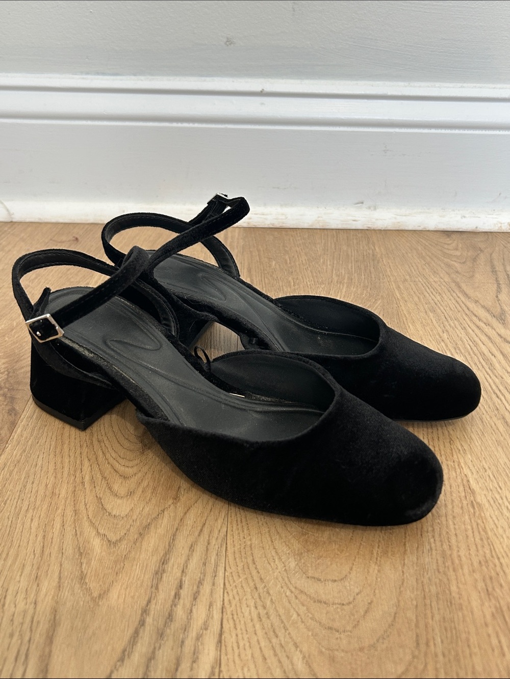 Zara Women’s Black Velvet Ankle-Strap Block Heel Pumps Size 37 6.5 7